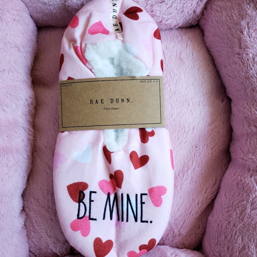🆕️ Rae Dunn BE MINE Slippers